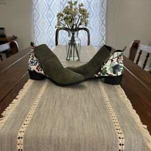 Womens Olive Green faux suede Floral Low Ankle Boot/shoe Sz 43(11) Used